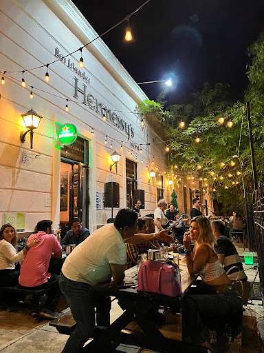 Hennessy's Irish Pub on Paseo de Montejo in Mérida