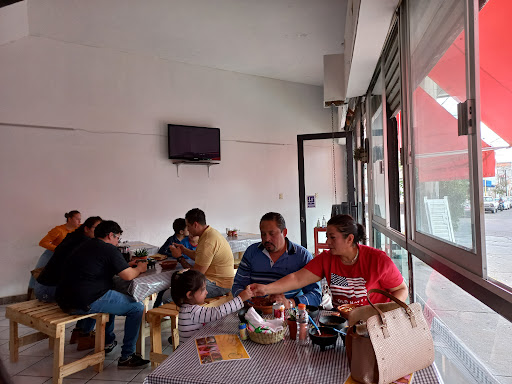 LA CRUDERIA DE DON SILVER BIRRIA ADOBADA EN AGUASCALIENTES.