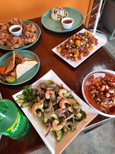 LAS CUATAS Tacos y Mariscos