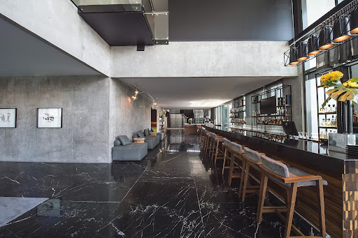 Serrano Station Bar