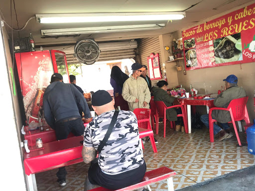 Tacos de borrego y cabeza de res los reyes