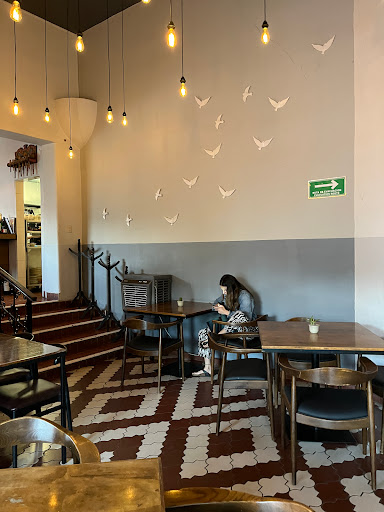Tikuun Comedor Local